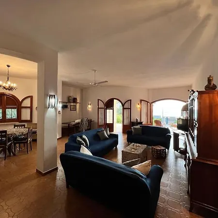 {beach-house } Mare Fuori Villa *
