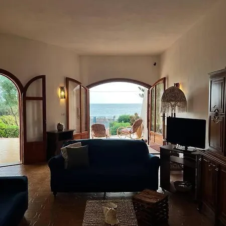 Villa {beach-house } Mare Fuori *