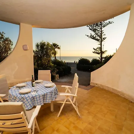 Villa {beach-house } Mare Fuori *