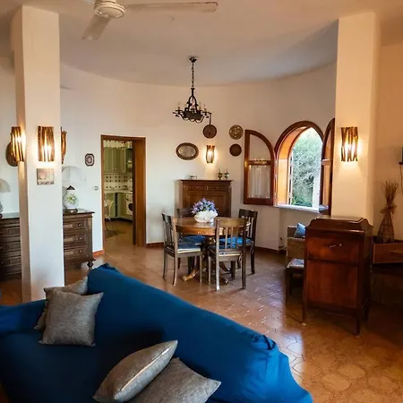 {beach-house } Mare Fuori Villa *
