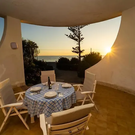 Villa {beach-house } Mare Fuori *