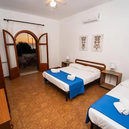 {beach-house } Mare Fuori Villa *