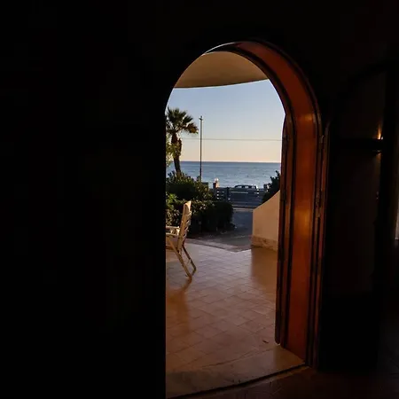 Villa {beach-house } Mare Fuori *