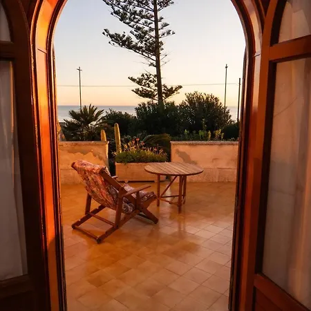 {beach-house } Mare Fuori Villa