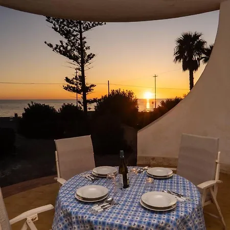 Villa {beach-house } Mare Fuori